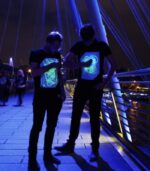 Illuminated apparel - Μπλούζα glow in the dark μαύρη - Image 2