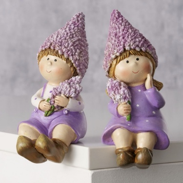 Λεπτομέρεια κεραμικού παιδιού με λεβάντα